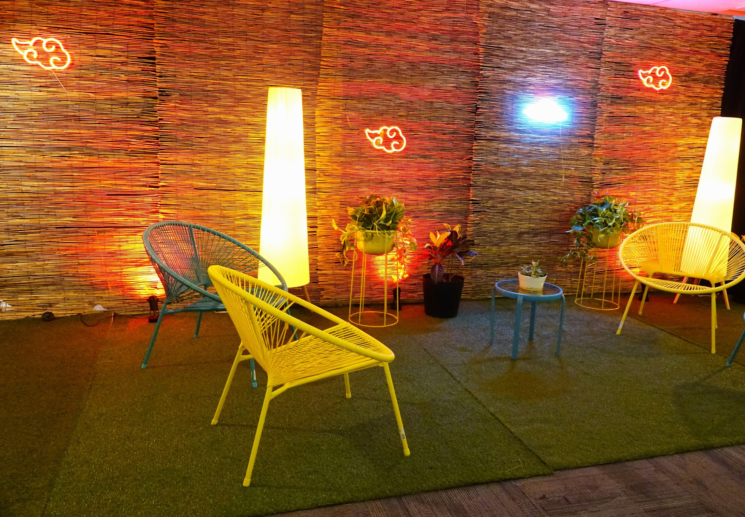 backstage vibes lounge chair